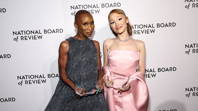 Певиците Ариана Гранде и Синтия Ериво с уникален музикален дует