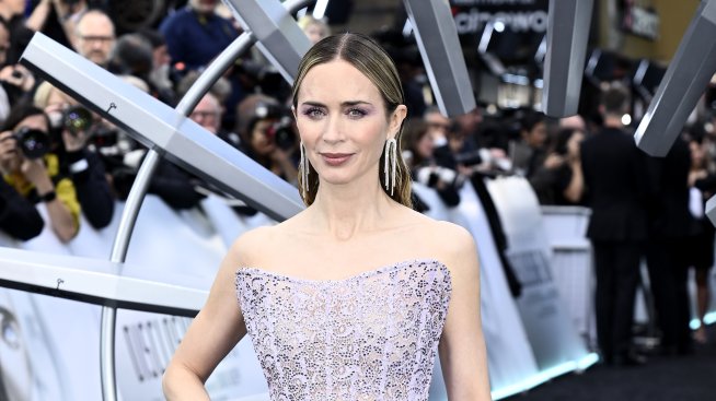 Дяволът носи Прада &ndash; Емили Блънт блесна с уникална рокля на червения килим
