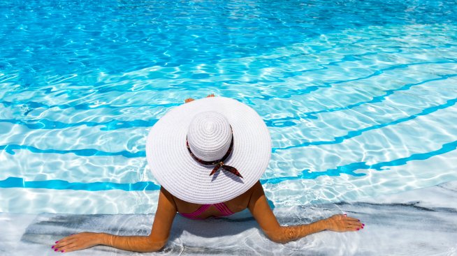 След Сейшелите – Николета Лозанова с гореща фотосесия от Гърция 