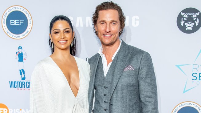 Секси в горещото време - Матю Макконъхи и Камила Алвес се съблякоха за нова реклама