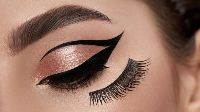Плаваща очна линия - тренд за грим есен 2020
