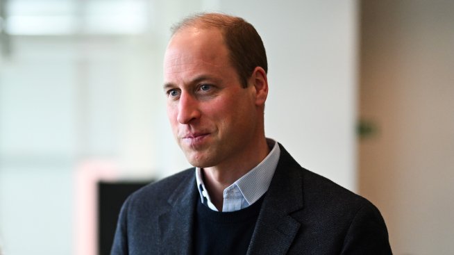 По мъжки: Принц Уилям заведе сияещия принц Джордж на мач на „Астън Вила“