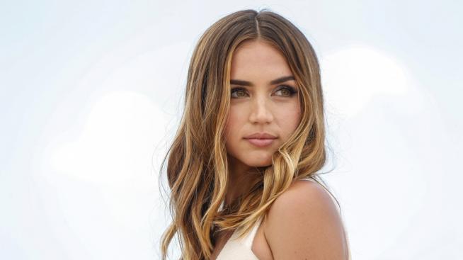 Приятелката на Бен Афлек стана момиче на Бонд, но иска нещо повече