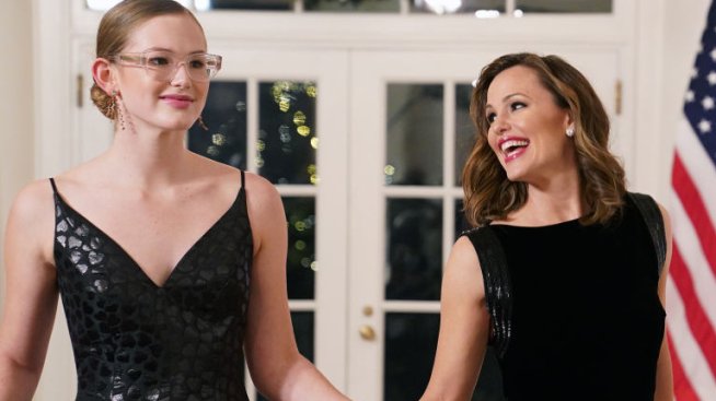 Дъщерята на Бен Афлек  – Вайълет – вече се извисява над майка си Дженифър Гарнър