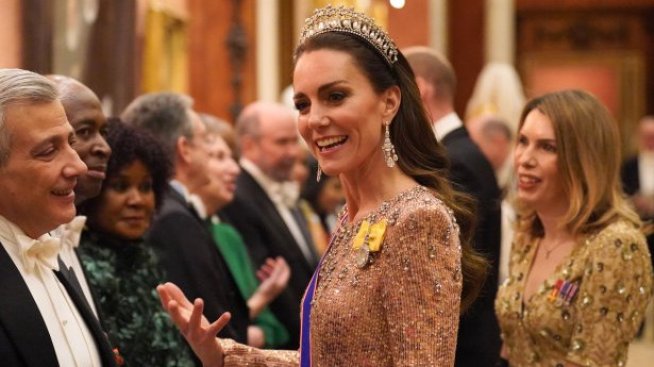 Кейт Мидълтън с коледна снимка, когато е почти на две години