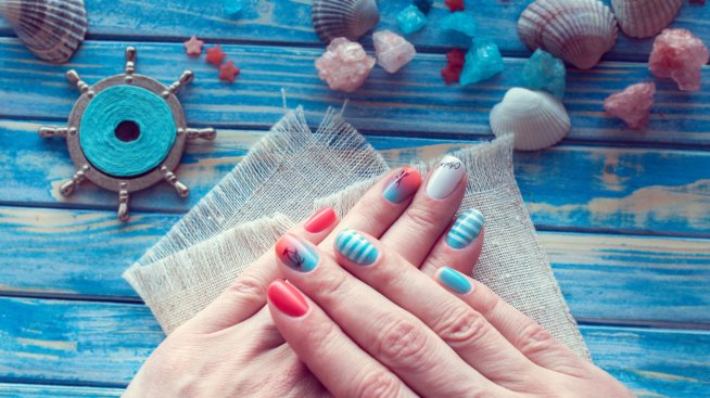 Носталгия по лятото от 90-те – пастелни нокти, които ще ви върнат назад във времето