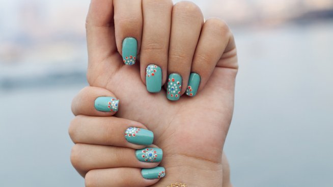 Маникюр за лятото: Опитайте татуиране на ноктите