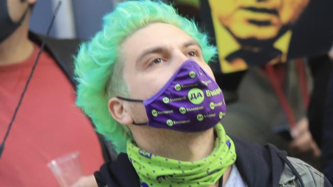 Бебо Халваджиян заведе красивото си семейство на топло