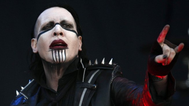 След обвиненията в насилие: Мерилин Менсън се предаде на властите