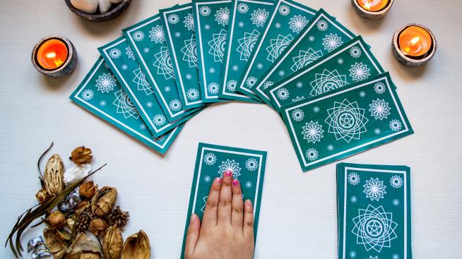 Нова мода: Карти Таро в маникюр есен/зима 2020