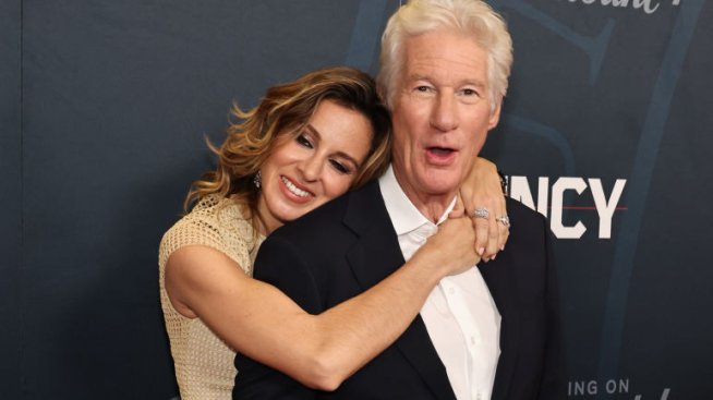 Ричард Гиър и съпругата му Алехандра се наслаждават на мечтана ваканция със синовете си