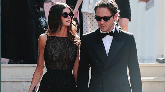 Млади и влюбени - Кая Гербер и Люис Пулман с дебют на червения килим