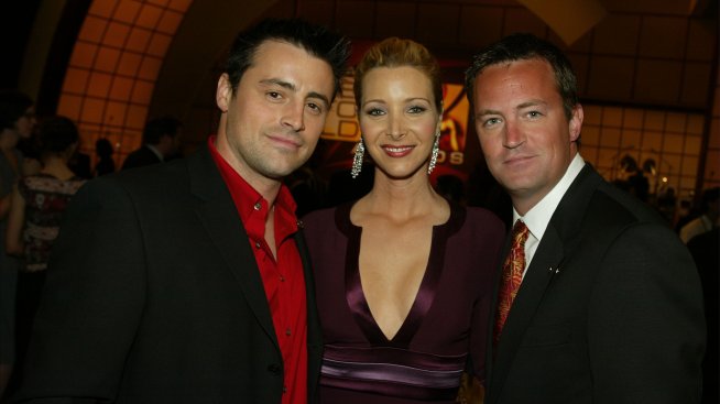 Лиса Кудроу е била хипнотизирана от комедийния талант на Матю Пери на първата им среща