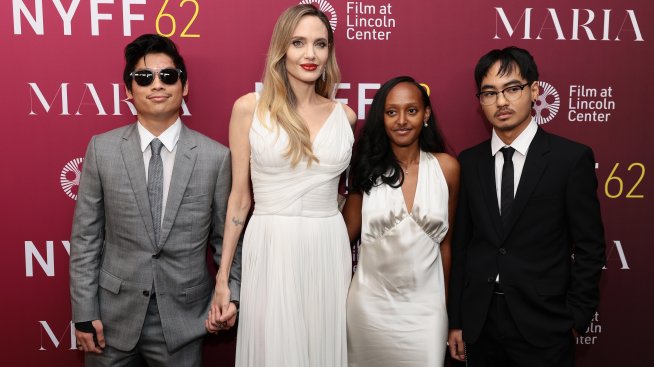 Анджелина Джоли с децата на червения килим на фона на съдебната битка с Брад Пит