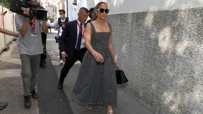 Звездна мода: Дженифър Лопес с идея за офиса