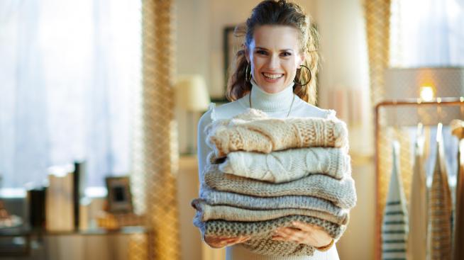 Коледни рокли, меки пуловери... Какво задължително да имате в зимния си гардероб? 