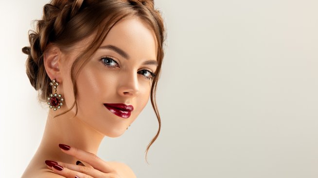 Тъмно червило за есента – най-актуалната тенденция на сезона