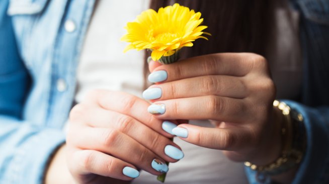 Нов маникюр – красивите априлски цветове, които да опитате