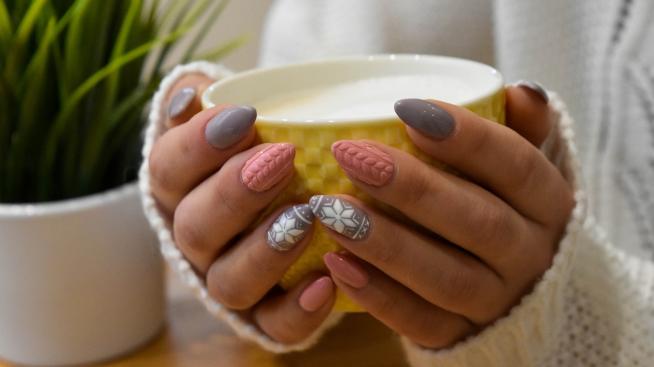 Елегантен релеф – тенденция за маникюр 2021