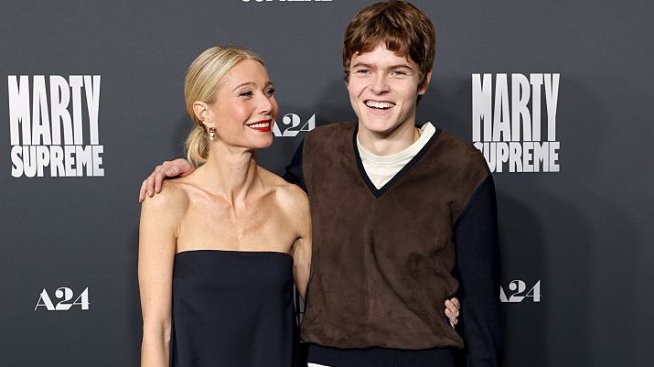 19-годишният син на Гуинет Полтроу и Крис Мартин е копие на баща си