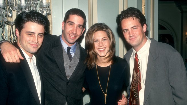 Кортни Кокс си спомни за трогателна традиция на екипа преди всеки епизод на „Приятели“