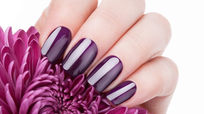 Маникюр „патладжан“ – най-женствената и актуална тенденция за есен 2025