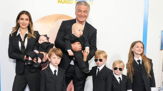 След ужасяващия инцидент: Алек и Хилария Болдуин се възстановяват с помощта на децата