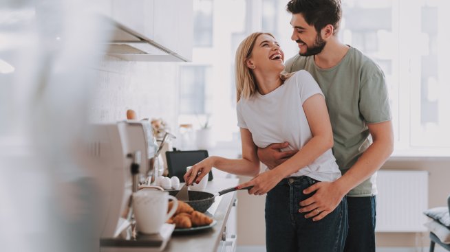 Скучност във връзката – опитайте тези 10 неща за запалване на искрата