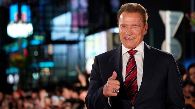 Терминатор и в живота! Арнолд Шварценегер с маска „We'll be Back“