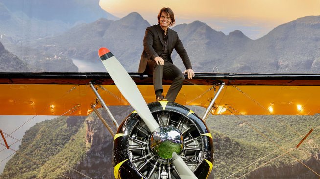 Мисията възможна – Том Круз с рекорд на Гинес за най-много горящи скокове с парашут