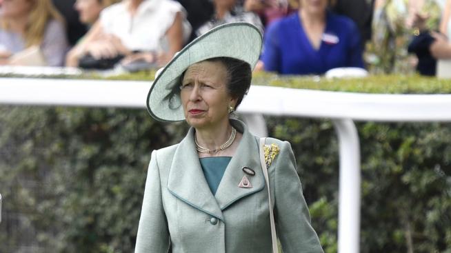 Снимки на дъщерята на Елизабет II, които светът все още не е виждал