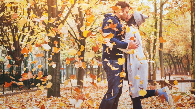 На кои зодии ще им върви в любовта през октомври? 