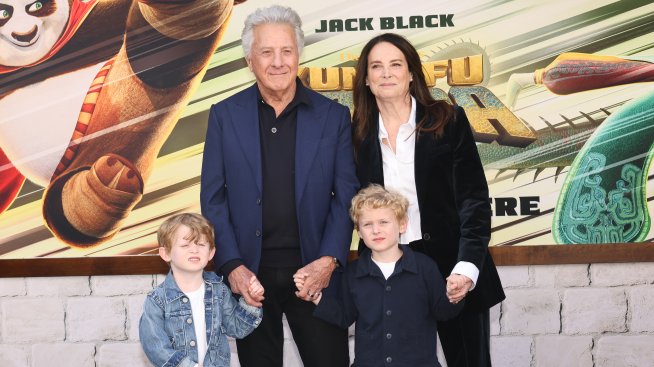 Запознай се с малките – Дъстин Хофман взе внуците си на червения килим