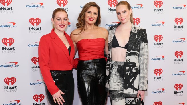 Семейна ваканция – Брук Шийлдс събира тен в Италия с порасналите си дъщери