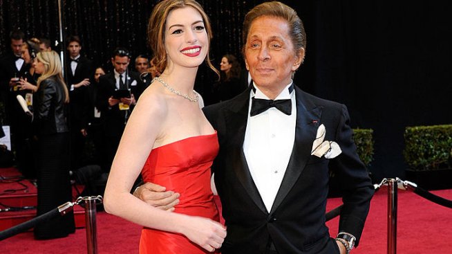 Звездите носят Valentino &ndash; Трайното наследство на Валентино Гаравани на червения килим
