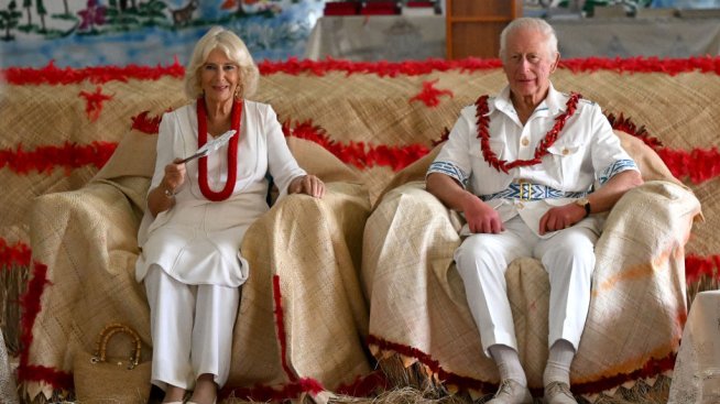 Като младите – крал Чарлз и кралица Камила започнаха да синхронизират тоалетите си