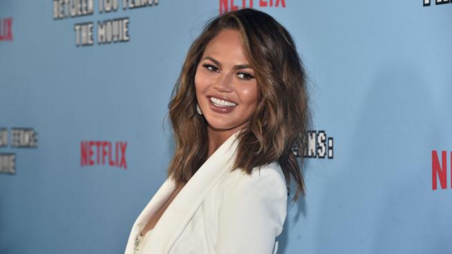 И Криси Тейгън се предаде на новия звезден тренд