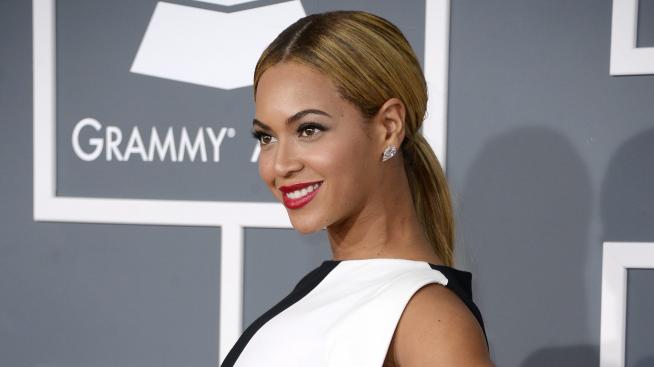 Летни рокли – моделът на Бионсе ни връща в 90-те