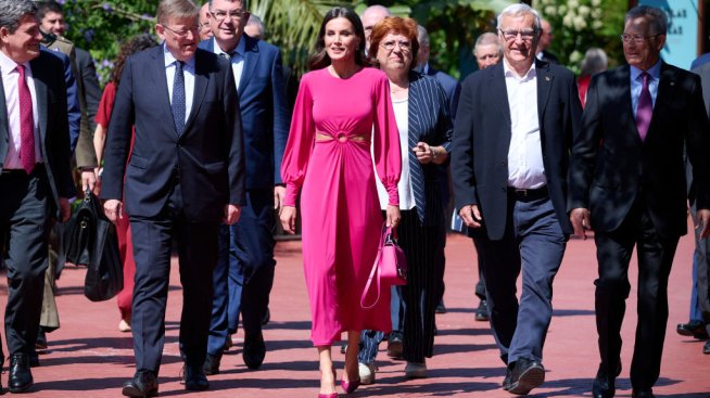 Кралска мода: Кралица Летисия следва популярна тенденция