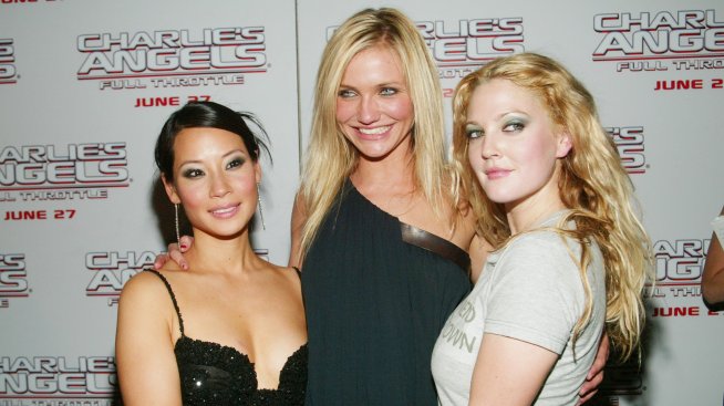 Дрю Баримор се завърна в ерата „Ангелите на Чарли“ с новата си прическа