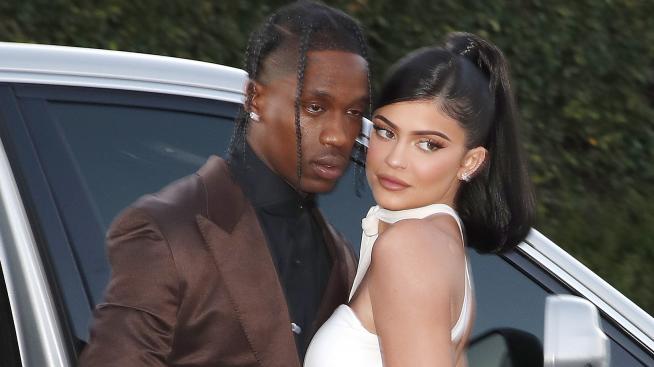 Горещите снимки на Кайли Дженър и Травис Скот