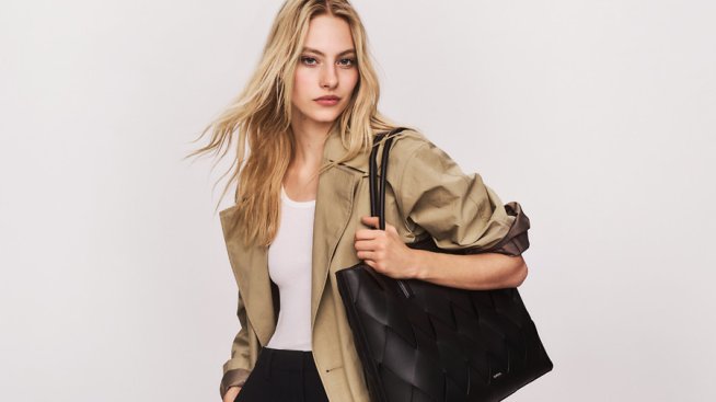 Пролетната колекция на Calvin Klein – цветното решение за забързания живот