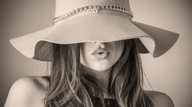 Смених мъжа, сега и косата: Бившата на Брад Пит експериментира с прическата