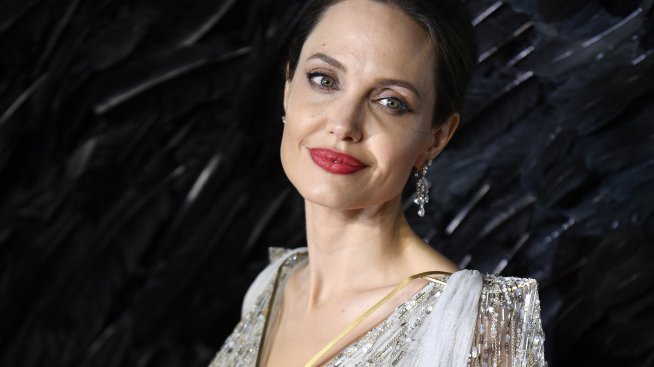 Анджелина Джоли планира да протака развода още 4 години