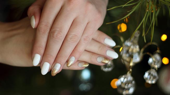 Маникюр 2021 – 5 идеи в бял цвят