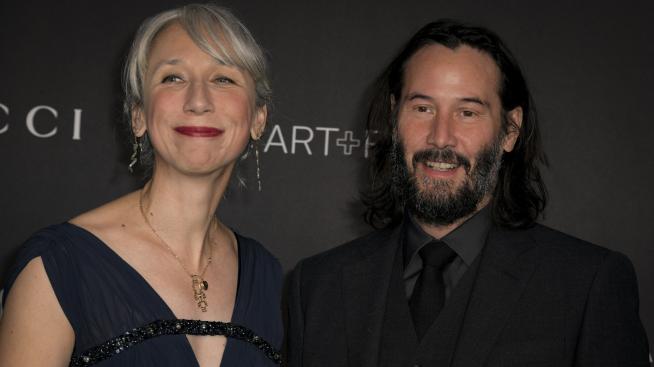 Киану Рийвс и Александра Грант уловени от папараци на арт разходка в Берлин