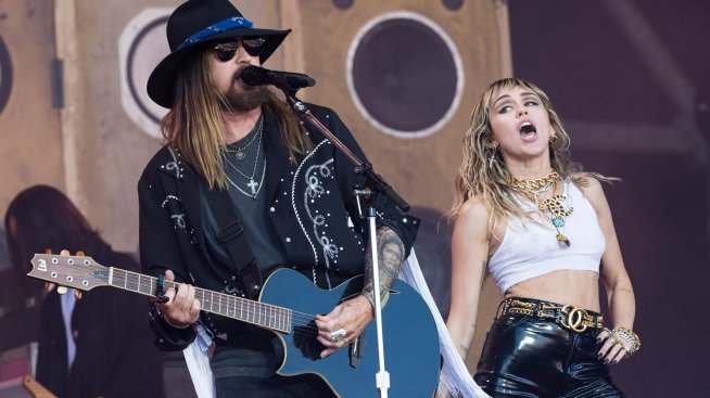 Били Рей Сайръс се опитва да размрази отношенията си с Майли