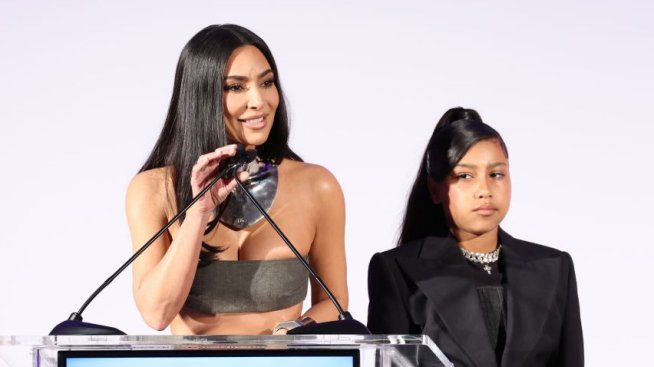 Чар или бедствие - 12-годишната дъщеря на Ким Кардашян с корсет и минижуп