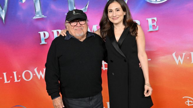 Без Рия Пърлман: Дани де Вито взе за своя дама дъщеря си Луси