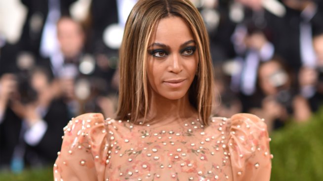 Бионсе демонстрира една от най-смелите си и секси визии досега 